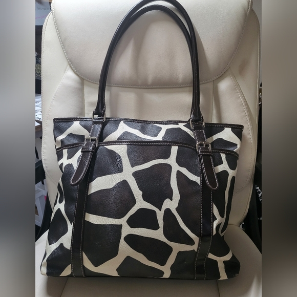 Nine & Co. Brown & Tan Giraffe Print Tote Bag - Picture 1 of 16